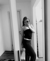 Одинокая девушка в поиске  , которая хочет близости с адекватным мужчиной 